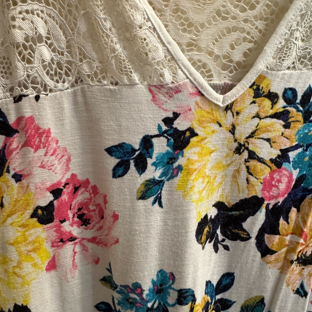 Torrid Floral Lace V-Neck Top size 1